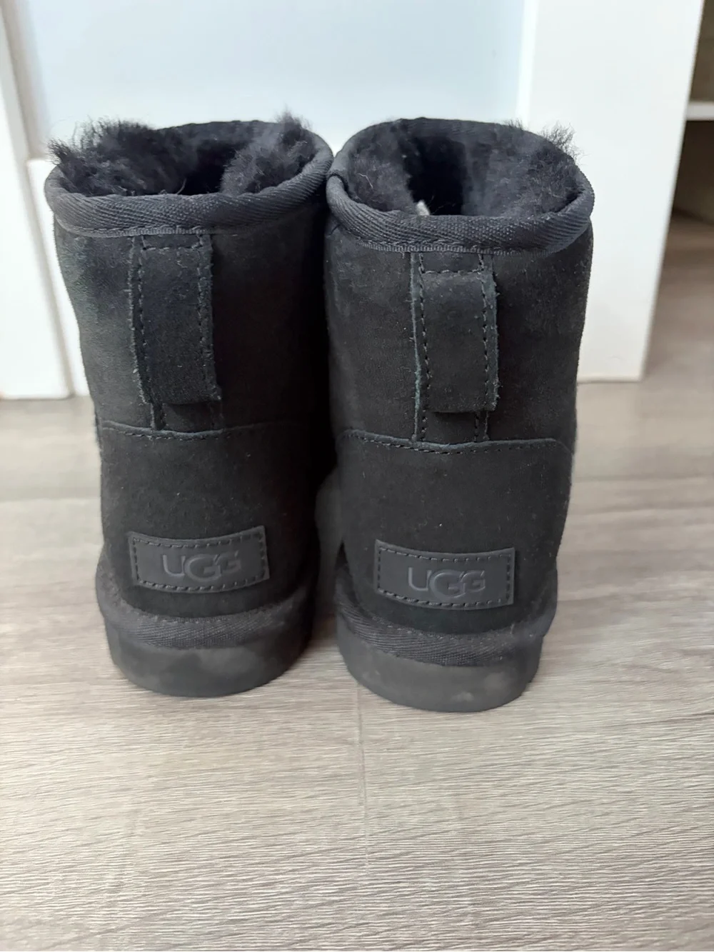 UGG Black Short Suede Shearling Ankle Boots - W Size 7